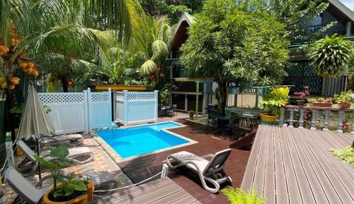 Apartment with Pool View 