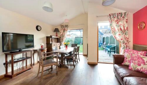 Three-Bedroom Holiday Home 