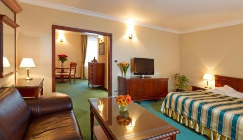Deluxe Family Room