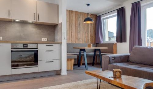 Premium Apartment 4 with 2 Bedrooms and Balcony
