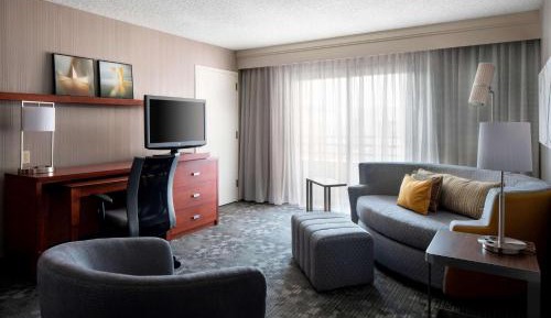 One Bedroom Suite King with Sofabed