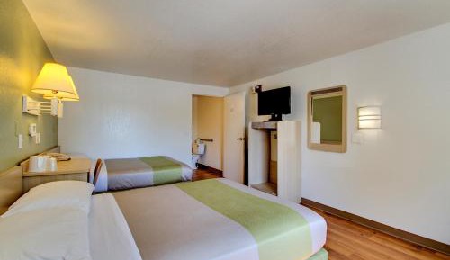 Double Room with Two Queen Beds - Disability Access