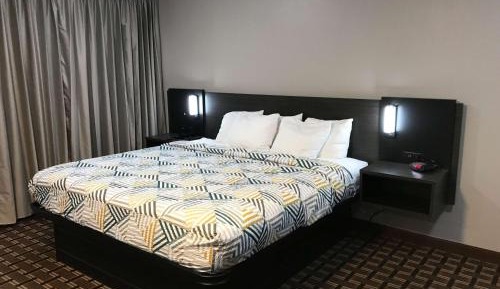 Standard King Room - Non-Smoking 