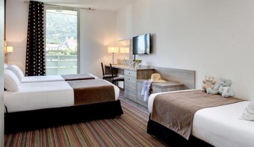 Triple Room ( three single beds)