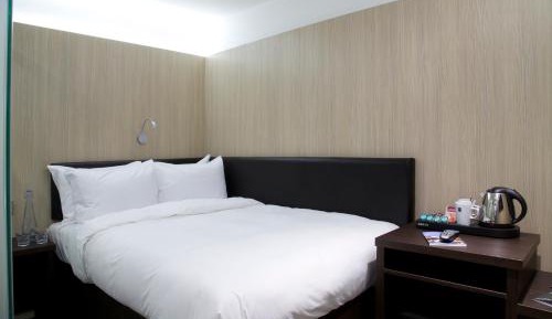 Queen Room without Window