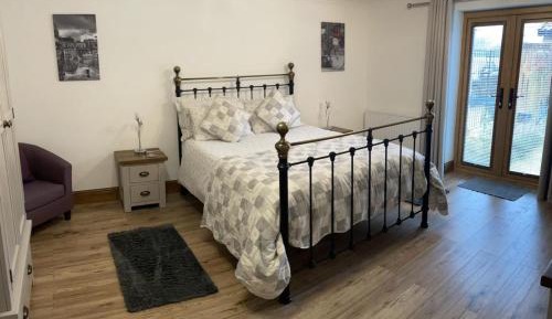 Deluxe Double Room with Shower