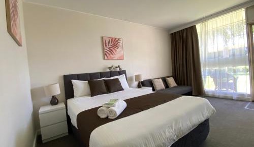 Deluxe Queen Room