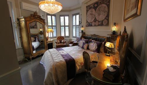 Versailles Gold King