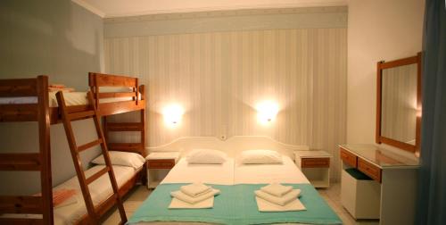 Studio (2 Adults + 2 Children)
