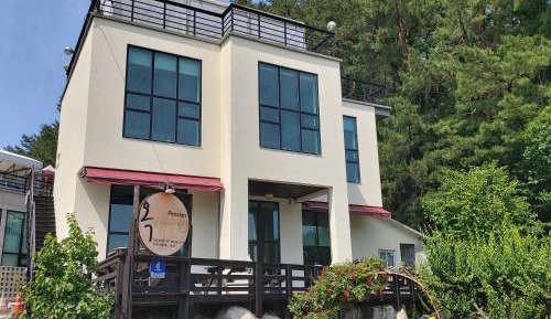 Studio - Split Level