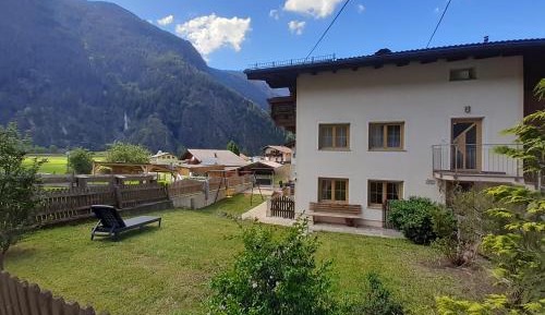 Three-Bedroom Apartment with Mountain View