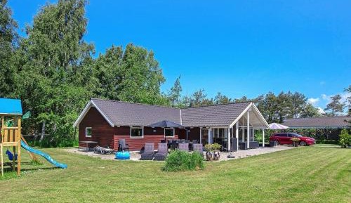 Four-Bedroom Holiday Home