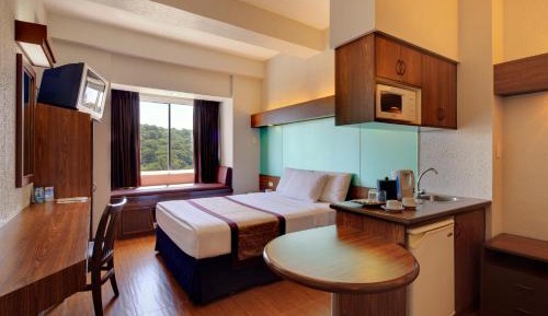 Queen Suite - Mobility Access/Non-Smoking