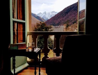 Family Room with Mountain View