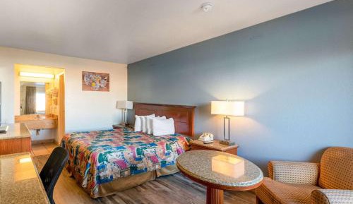 Standard King Room - Non-Smoking 