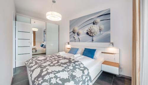 One-Bedroom Apartment with Partial Sea View