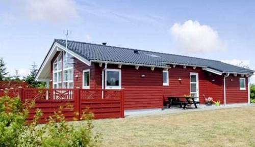 Three-Bedroom Holiday Home 