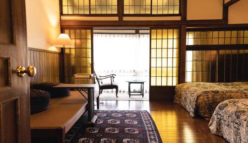 Deluxe Twin Room with Shared Bathroom