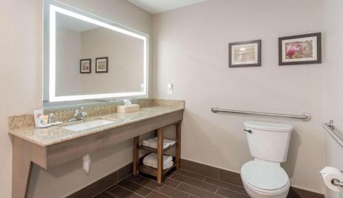 Queen Room with Two Queen Beds - Accessible/Non-Smoking 