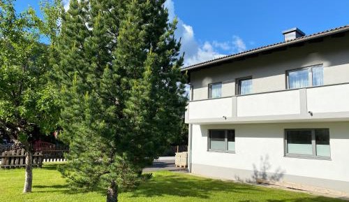 Apartment with Mountain View