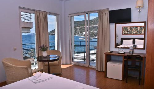 Deluxe Double Room with Balcony and Sea View
