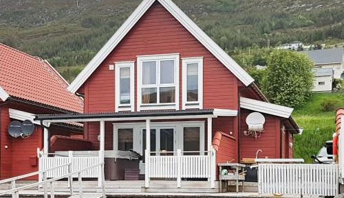 Four-Bedroom Holiday Home