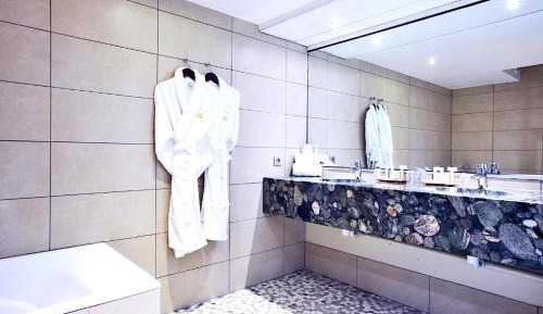 Executive Quadruple Room with One Queen and Two Single Beds