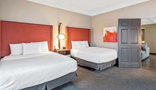 Suite with Three Queen Beds - Non-Smoking