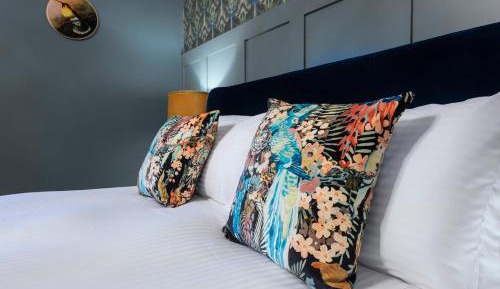 Deluxe Double Room (2 Adults + 1 Child)