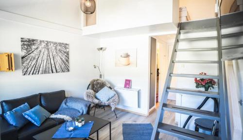 Apartment with Mountain View