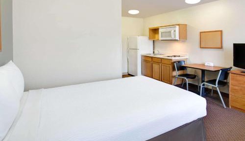 Queen Suite - Non-Smoking