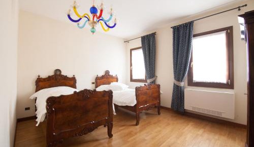 Twin Room with Private Bathroom