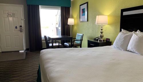 King Room with Bath Tub - Disability Access/Non-Smoking 