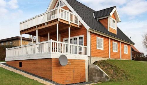Five-Bedroom Holiday Home