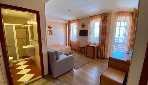 Double or Twin Room with Sea View (2 Adults + 1 Child)