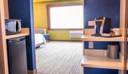 Standard King Room with Roll-In Shower - Mobility Access