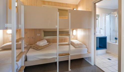 Kentia Cabin