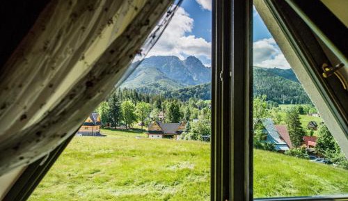 Standard Single Room with Mountain View