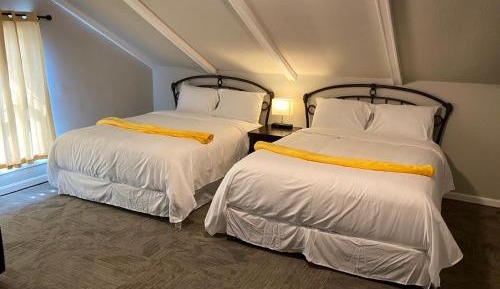 Deluxe Queen Room with Two Queen Beds - Pet Friendly