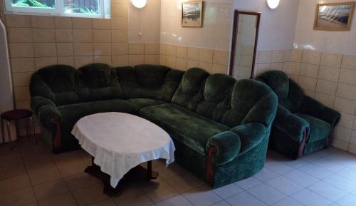Studio with Sofa Bed on Lower Ground Floor