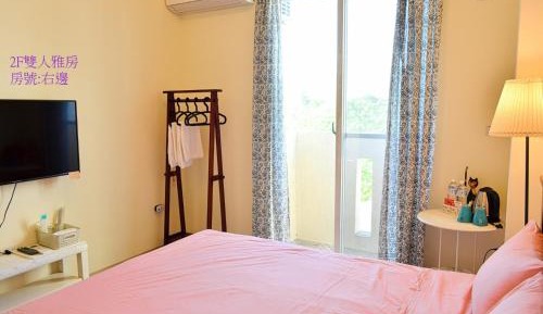 Standard Double Room with Shared Bathroom