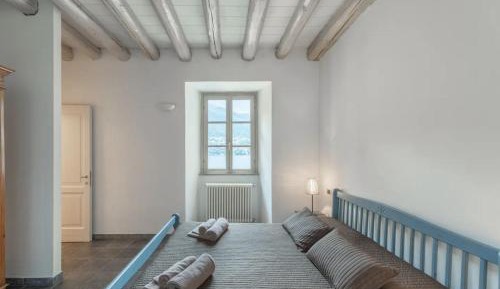 Apartment with Lake View
