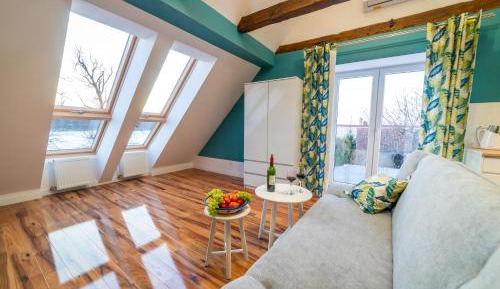 Apartment with Lake View