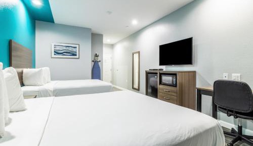 Queen Room with Two Queen Beds - Non-Smoking