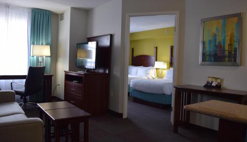 One-Bedroom Suite with Two King Beds and Kitchen