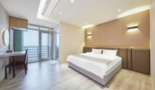 Double Room with Balcony and Sea View