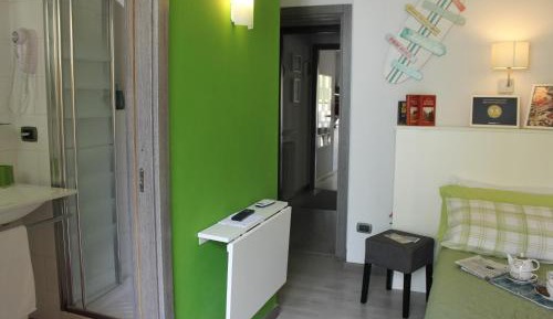 Single Room with Balcony and Private Bathroom