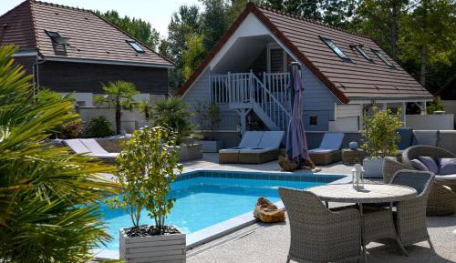 Apartment with Pool View 