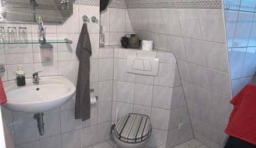 Apartment With Shared Bathroom