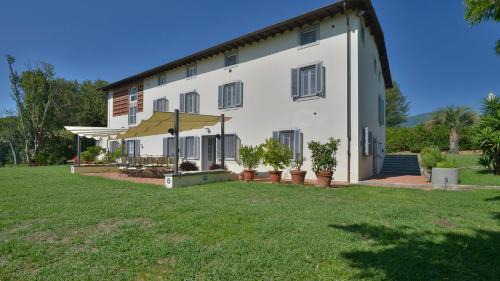 Six-Bedroom Villa 